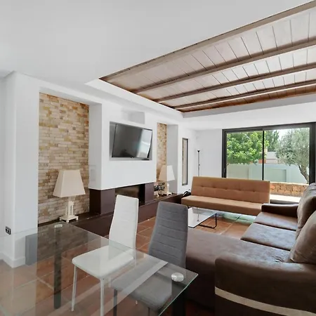 Mateos Villa *